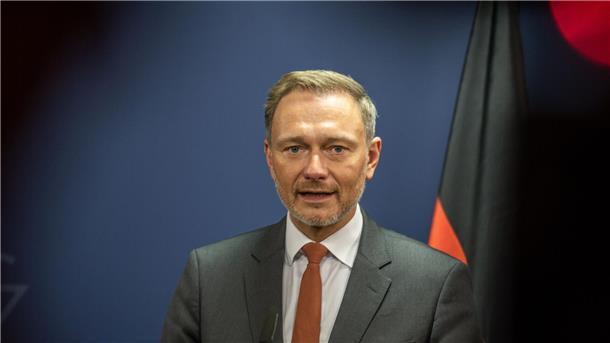 Lindner: Zinsausgaben des Bundes haben sich verzehnfacht Die Debatte um ein Aussetzen der Schuldenbremse hält Bundesfinanzminister Christian Lindner (FDP) für „ökonomisch verfehlt“.