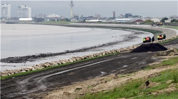 Die Deichbaustelle am Seedeich soll Ende 2025 fertiggestellt sein.