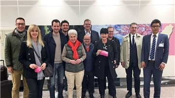 Die Delegation der FDP steht bei der Ankunft zu einem viertägigen Besuch in Taiwan zusammen.
