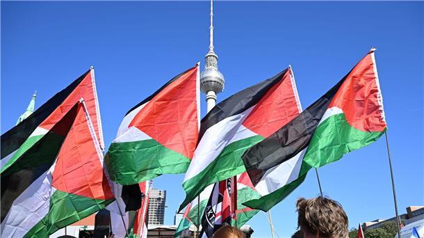 Die Demonstration startete am Alexanderplatz.