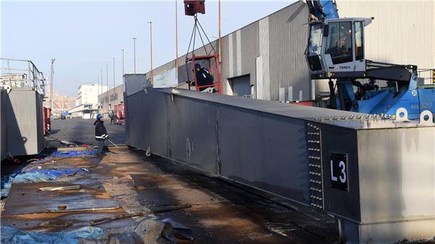 Foto-Story: Die alten Passagierbrücken werden zerlegt Die Demontage der alten Gangways schreiten voran.