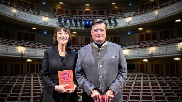Die designierte Intendantin Elisabeth Sobotka (l) und der designierte Generalmusikdirektor Christian Thielemann in Berlin.