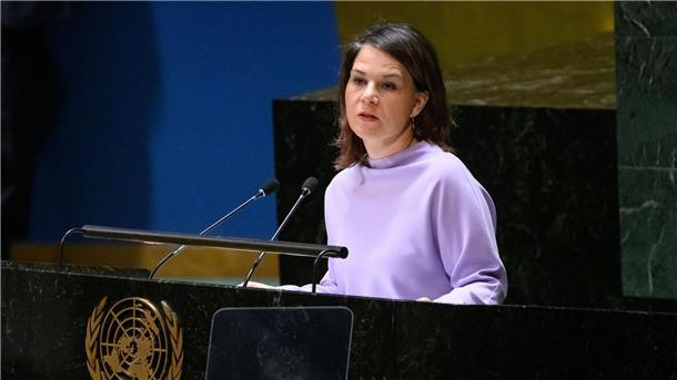 Starkes Zeichen: Weltgemeinschaft fordert Rückzug Russlands Die deutsche Außenministerin Annalena Baerbock spricht bei der UN-Vollversammlung.