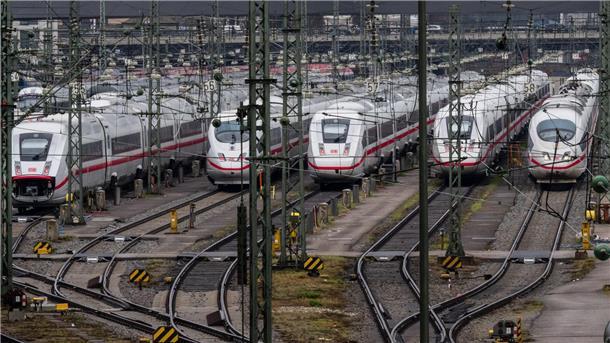 Schiene bekommt bis 2029 mehr als 100 Milliarden Euro Die Deutsche Bahn plant, mehr als 40 hoch belastete Strecken im Schienennetz grundlegend zu sanieren.