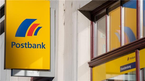 Die Deutsche Bank dünnt das Filialnetz ihrer  Tochter Postbank deutlich aus.