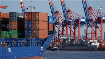 Exporte wachsen im April - „Hoffnungsschimmer“ Die deutsche Exportwirtschaft meldet leicht steigende Zahlen.