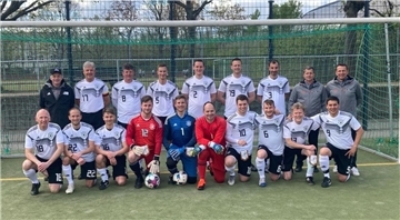 Die Fußballnationalmannschaft der Bürgermeister traf zusammen. 