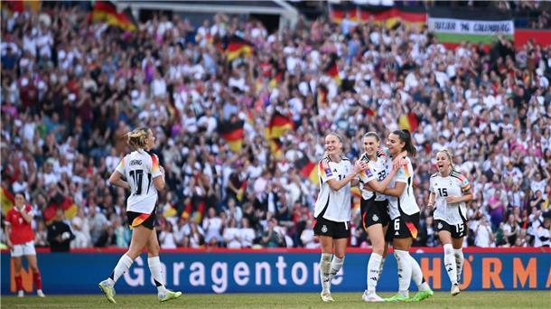 EM-Bewerbung mit elf Städten: Aus für Bremen und Hamburg Die deutsche Nationalmannschaft der Frauen in Hannover.
