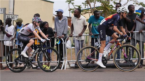 Deutsches Rad-Team weiter ohne Medaille - WM-Titel an Kanada Die deutsche Radsportlerin Antonio Niedermaier beim Straßenrennen während der WM in Kigali.