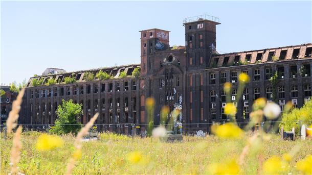 „Schwarzbuch“: Denkmale in Niedersachsen bedroht Die Deutsche Stiftung Denkmalschutz beklagt den achtlosen Abriss historisch bedeutsamer Gebäude. In ihrem „Schwarzbuch“ wird auch das Conti-Altgebäude im Stadtteil Limmer in Hannover aufgeführt.