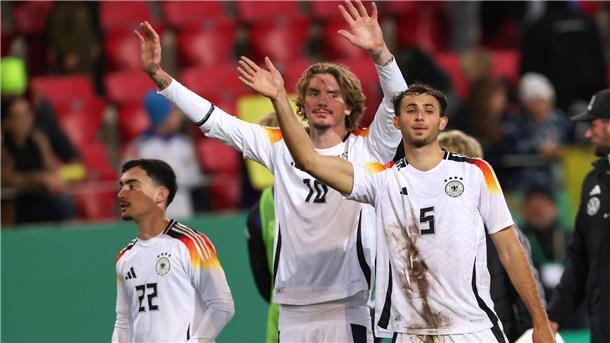 Di Salvo über Moukoko: Soll Stammplatz erobern und sichern Die deutsche U21 jubelt über den EM-Gruppensieg.