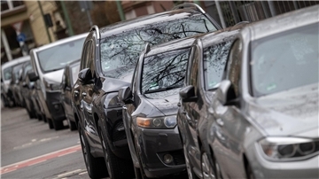 Die Deutsche Umwelthilfe hat in 150 deutschen Städten höhere Parkgebühren und Parkbeschränkungen für SUV-Fahrzeuge beantragt.