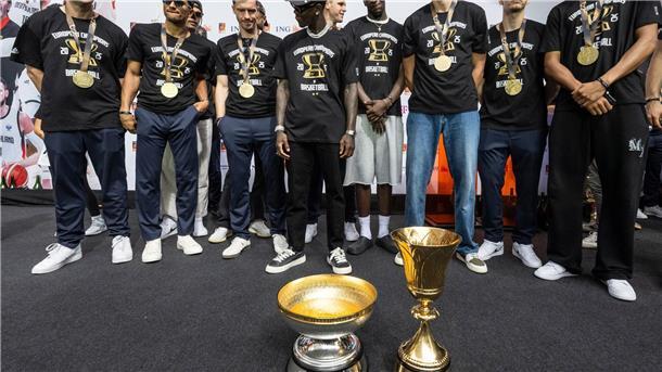 Basketball-Europameister in Weltrangliste fast an der Spitze Die deutschen Basketballer sind auch in der Weltrangliste weit oben.