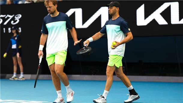 Die deutschen Doppelspieler Kevin Krawietz (l) und Tim Pütz sind im Halbfinale ausgeschieden