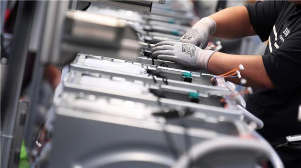 Deutsche Elektroindustrie schafft auch 2023 Exportwachstum Die deutschen Elektroexporte dürften auch das vergangene Jahr insgesamt mit einem nominellen Zuwachs abgeschlossen haben.