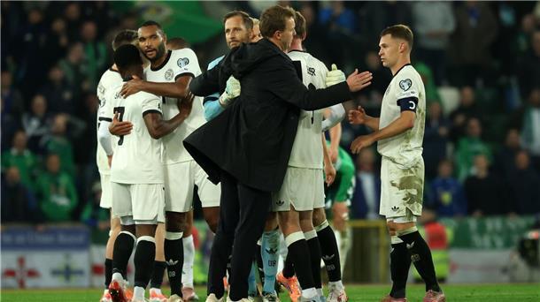 DFB-Team wieder in Top Ten: Topf 1 bei WM-Auslosung greifbar Die deutschen Nationalspieler und Bundestrainer Julian Nagelsmann haben wieder Hoffnung wegen der WM-Auslosung. (Archivbild)