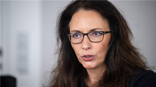 Die DGB-Vorsitzende Yasmin Fahimi sieht ein Anlagesystem für die Rente „sehr skeptisch“.