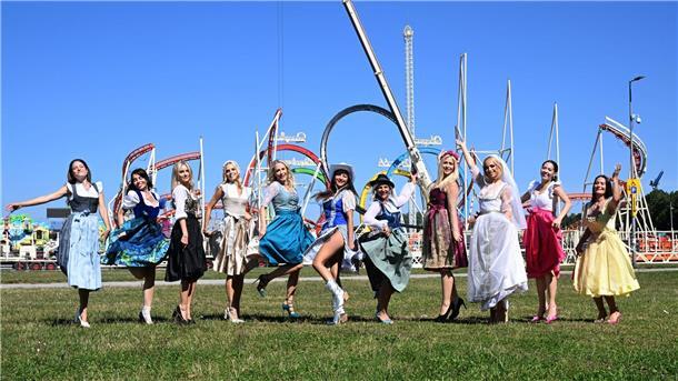 Die Dirndl-Trends 2024: farbenfroh und samtig (Foto Produktion).