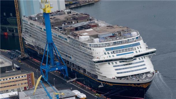 Kreuzfahrtschiff „Disney Adventure“ verlässt Schiffbauhalle Die „Disney Adventure“ ist ausgedockt.