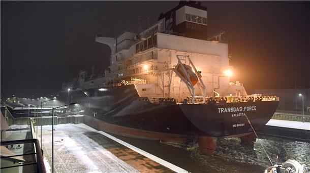 Die Dockschleusung war eine knappe Kiste.