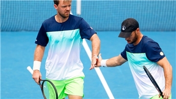 Die Doppelspieler Kevin Krawietz (l) und Tim Pütz erreichen das Halbfinale der Australian Open.