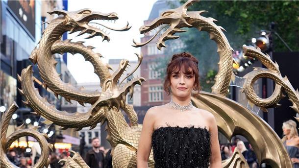 Die Drachen fliegen wieder: „House of the Dragon“ startet in die nächste Runde. Hier kommt die britische Schauspielerin Olivia Cooke (30) zur Premiere der zweiten Staffel in London. Die Serie erzählt die Vorgeschichte des Fantasy-Epos „Game of Thrones“.