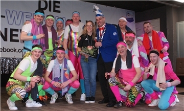 Die Dreamboys mit Trainerin Claudia Ropers-Wolff, die für ihr ehrenamtliches Engagement den Ehrenorden erhielt.