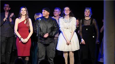 Poetry Slammer auf der Bühne