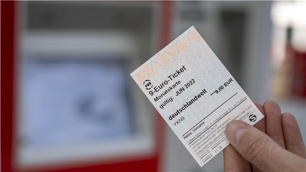Zu sehen ist ein 9-Euro-Ticket.
