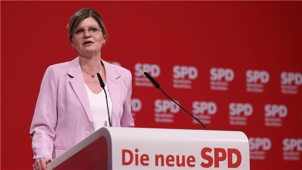 NRW-SPD will mit erster Doppelspitze aus der Defensive Die Duisburger Landtagsabgeordnete Sarah Philipp wurde mit großer Mehrheit als neue Vorsitzende gewählt.