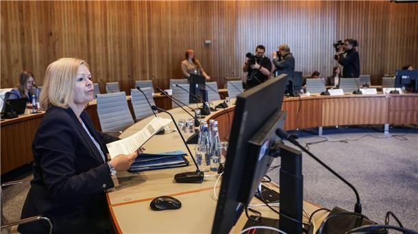 Die ehemalige Bundesinnenministerin Nancy Faeser schildert im Untersuchungsausschuss des nordrhein-westfälischen Landtags zum Terror-Anschlag von Solingen die Abläufe des Asylverfahrens von Issa Al H. 