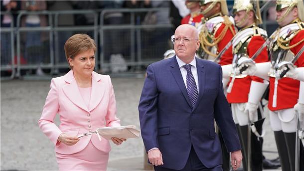 Berichte: Mann schottischer Ex-Regierungschefin angeklagt Die ehemalige schottische Premierministerin Nicola Sturgeon (l.) und ihr Ehemann Peter Murrell.