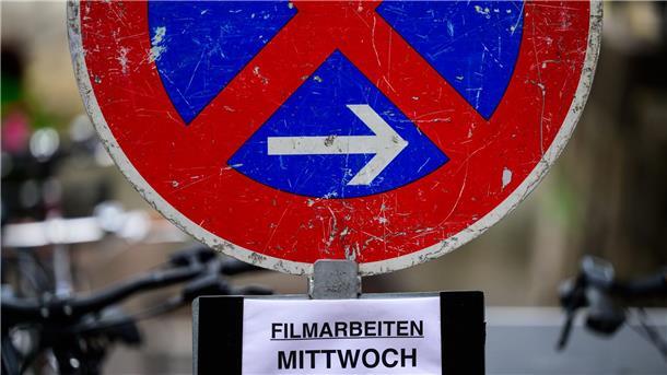 Lüneburg profitiert seit fast 20 Jahren von „Roten Rosen“ Die Einheimischen störe es nicht, wenn sie manches Mal ihre Autos umparken müssten, weil die Altstadt vom Filmset eingenommen wird, erzählt der Stadtführer.