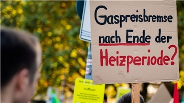 Die Einmalzahlung im Dezember soll versteuert werden. Ab März soll die Gaspreisbremse kommen. Für Mieter mit Energieschulden soll es Kündigungsschutz geben. Fernwärmekunden sollen stark entlastet werden.