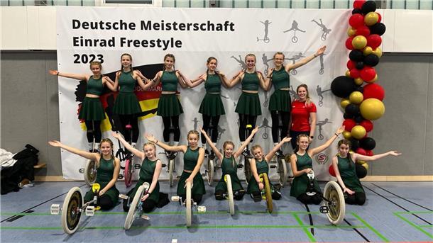 Die Einrad-Gruppe des Kinder- und Jugendhaus Zeven belegte den neunten Platz bei den Deutschen Meisterschaften in der Kategorie Großgruppe U15.