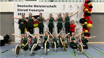 Die Einrad-Gruppe des Kinder- und Jugendhaus Zeven belegte den neunten Platz bei den Deutschen Meisterschaften in der Kategorie Großgruppe U15.