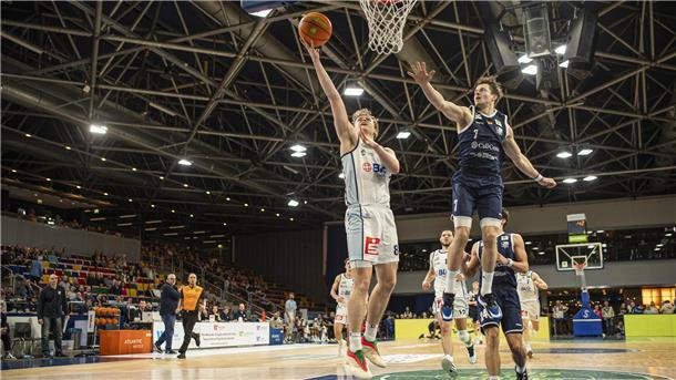 Die Eisbären-Basketballer freuen sich darüber, in der kommenden Saison wieder in Bremerhaven auf heimischem Parkett auftrumpfen zu dürfen.