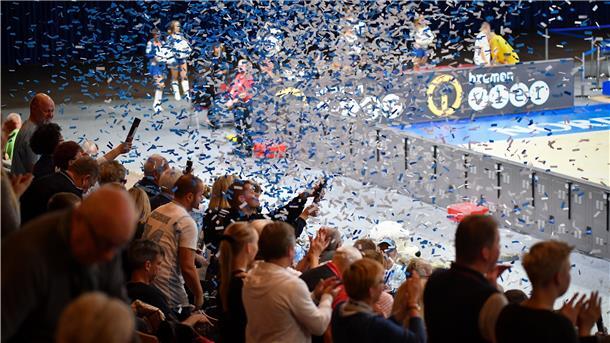 Eisbären machen ihre Hausaufgaben für die BBL-Lizenz Die Eisbären-Fans sorgen bei Heimspielen in der Stadthalle für Stimmung. In der nächsten Saison könnten aber Geisterspiele drohen.