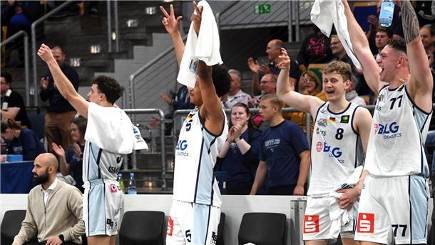 Die Eisbären feierten in der Playoff-Serie gegen die Gießen 46ers ihren ersten Sieg.