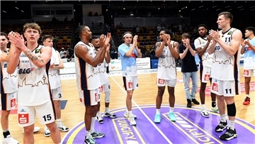 Die Eisbären gewannen das Kellerduell gegen Paderborn und feierten den zweiten Heimsieg in Folge.