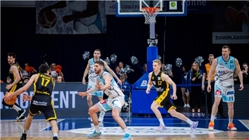 Die Eisbären gewannen ihr Heimspiel gegen Tübingen vor 2.837 Zuschauern in der Stadthalle.