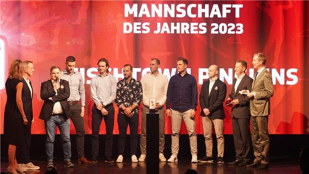 Die Eishockey-Profis der Fischtown Pinguins standen bei der Sportgala in Bremen als „Mannschaft des Jahres 2023“ im Rampenlicht.