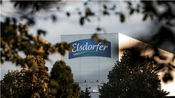 Das Foto zeigt den Schriftzug Elsdorfer. 