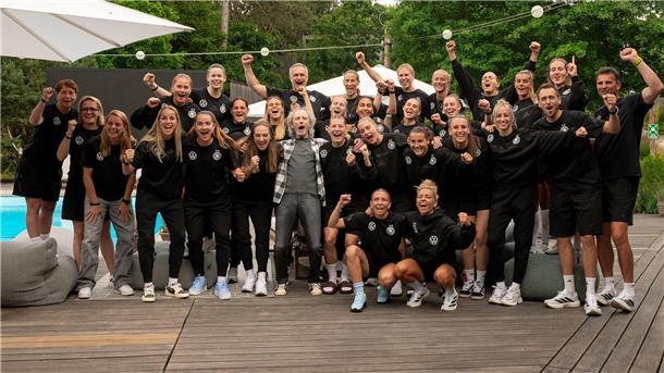 Hit von Wolfgang Petry wird offizielle Hymne der DFB-Frauen Die EM kann kommen: Wolfgang Petry stimmt die deutschen Fußballerinnen musikalisch auf das Turnier in der Schweiz ein.