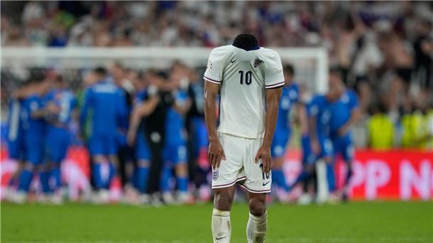 Aus Gold wird Metall: Debatten um England und den „Chemiker“ Die Engländer um Jude Bellingham kamen gegen Slowenien nicht über ein 0:0 hinaus.