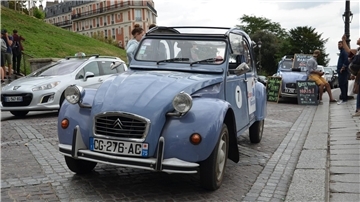 Die Ente: Auch 75 Jahre nach der Vorstellung auf dem Pariser Autosalon hat der Citroën 2CV eine große Fangemeinde.