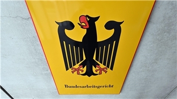 Die Entscheidung des Bundesarbeitsgerichts: Ja, die Klägerin hat Arbeitnehmerstatus und damit Anspruch auf Mindestlohn.
