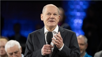 Die Entscheidung, Taurus-Marschflugkörper an die Ukraine zu liefern oder nicht, müsse man genau überdenken, sagt Olaf Scholz.