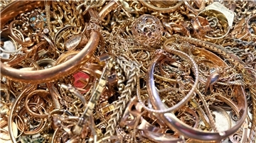 Die enttäuschenden US-Konjunkturdaten und die Turbulenzen im Bankensektor treiben den Goldpreis in die Höhe.