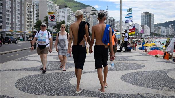 Studie zeigt global auseinander strebende Wertvorstellungen Die Entwicklung von Wohlstand bedeute nicht automatisch eine Angleichung von Werten - zum Beispiel bei der Akzeptanz von Homosexualität.